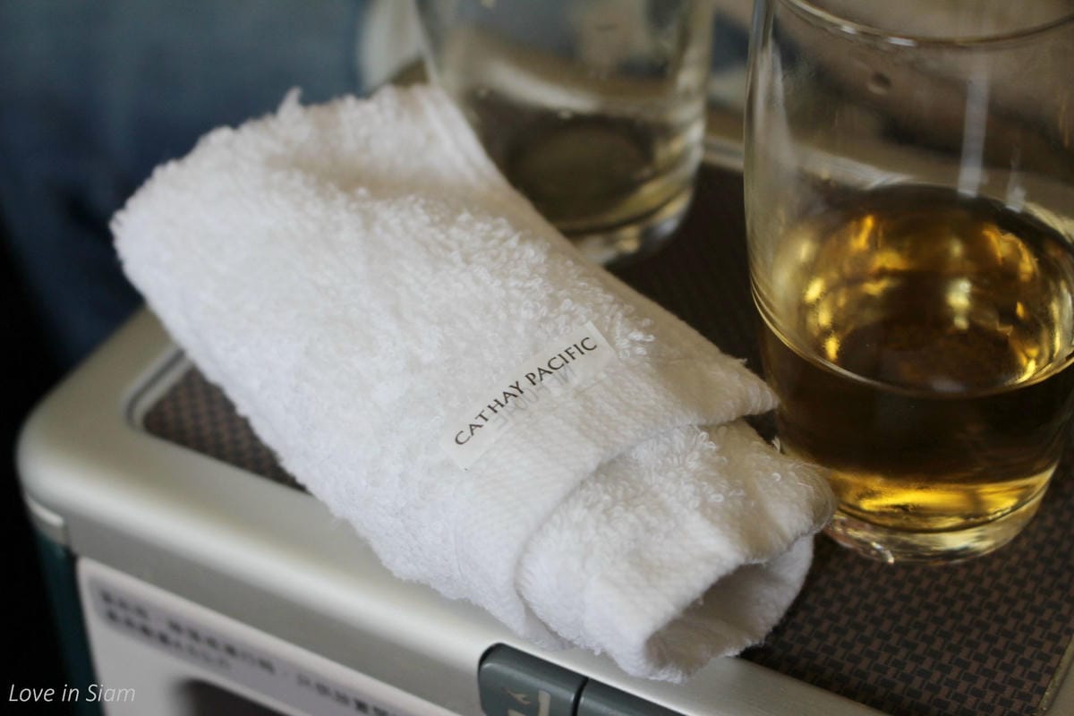 2016.05.27 國泰航空 CX407 台北-香港 商務艙飛行記錄-A330新地區性商務艙、完整服務、餐點介紹 - 第31張圖 2016.05.27 國泰航空 CX407 台北-香港 商務艙飛行記錄-A330新地區性商務艙、完整服務、餐點介紹