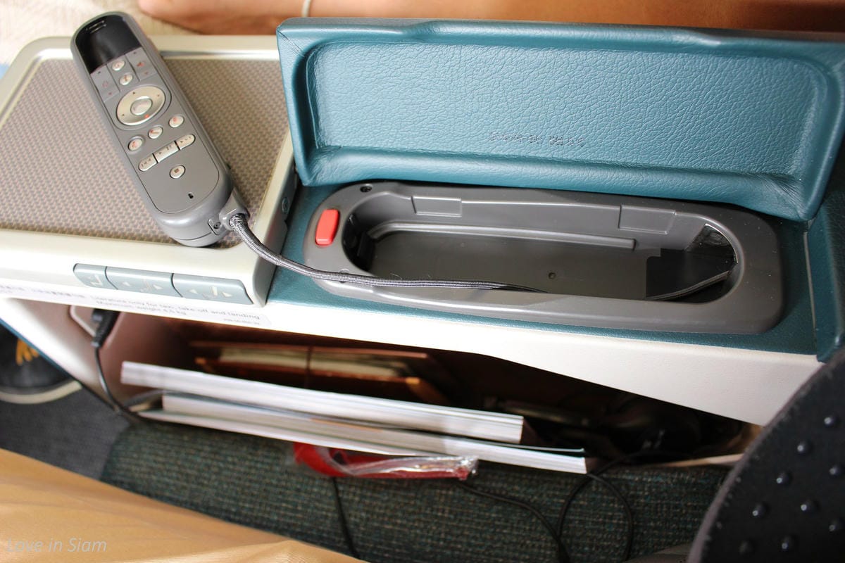 2016.05.27 國泰航空 CX407 台北-香港 商務艙飛行記錄-A330新地區性商務艙、完整服務、餐點介紹 - 第28張圖 2016.05.27 國泰航空 CX407 台北-香港 商務艙飛行記錄-A330新地區性商務艙、完整服務、餐點介紹