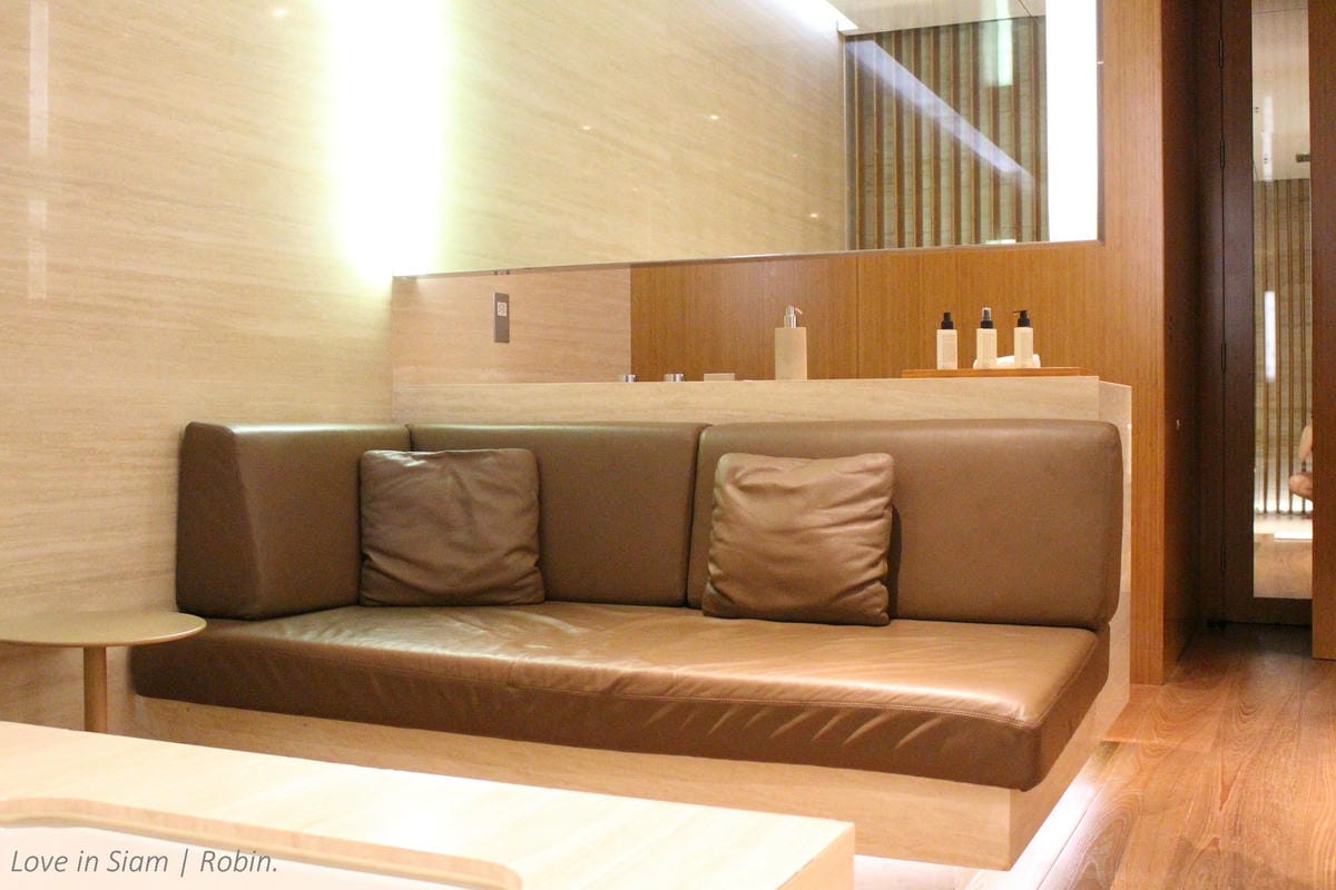 國泰航空 香港 寰宇堂頭等貴賓室-不只淋浴還能泡澡的超豪華頭等體驗,美食、名酒徹底放鬆,完整介紹! - 第9張圖 國泰航空 香港 寰宇堂頭等貴賓室-不只淋浴還能泡澡的超豪華頭等體驗,美食、名酒徹底放鬆,完整介紹!