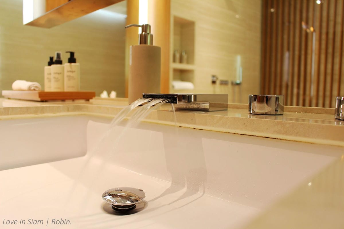 國泰航空 香港 寰宇堂頭等貴賓室-不只淋浴還能泡澡的超豪華頭等體驗,美食、名酒徹底放鬆,完整介紹! - 第7張圖 國泰航空 香港 寰宇堂頭等貴賓室-不只淋浴還能泡澡的超豪華頭等體驗,美食、名酒徹底放鬆,完整介紹!