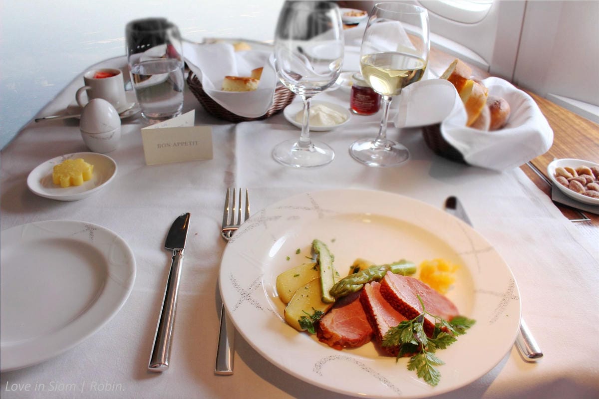 2016.05.27 國泰航空 CX701 香港-曼谷 77W頭等艙飛行記錄-詳盡服務、餐點介紹,帶你吃飽喝足躺著飛! - 第47張圖 2016.05.27 國泰航空 CX701 香港-曼谷 77W頭等艙飛行記錄-詳盡服務、餐點介紹,帶你吃飽喝足躺著飛!