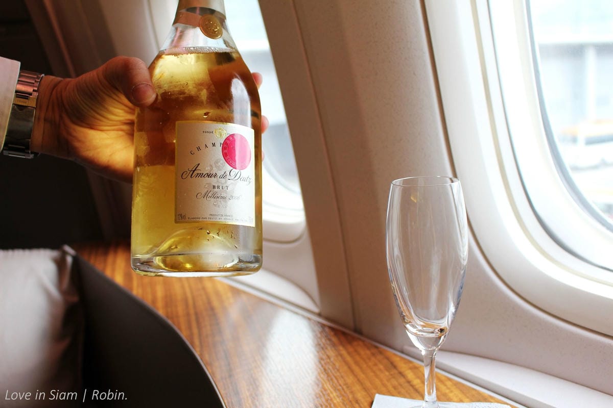 2016.05.27 國泰航空 CX701 香港-曼谷 77W頭等艙飛行記錄-詳盡服務、餐點介紹,帶你吃飽喝足躺著飛! - 第16張圖 2016.05.27 國泰航空 CX701 香港-曼谷 77W頭等艙飛行記錄-詳盡服務、餐點介紹,帶你吃飽喝足躺著飛!