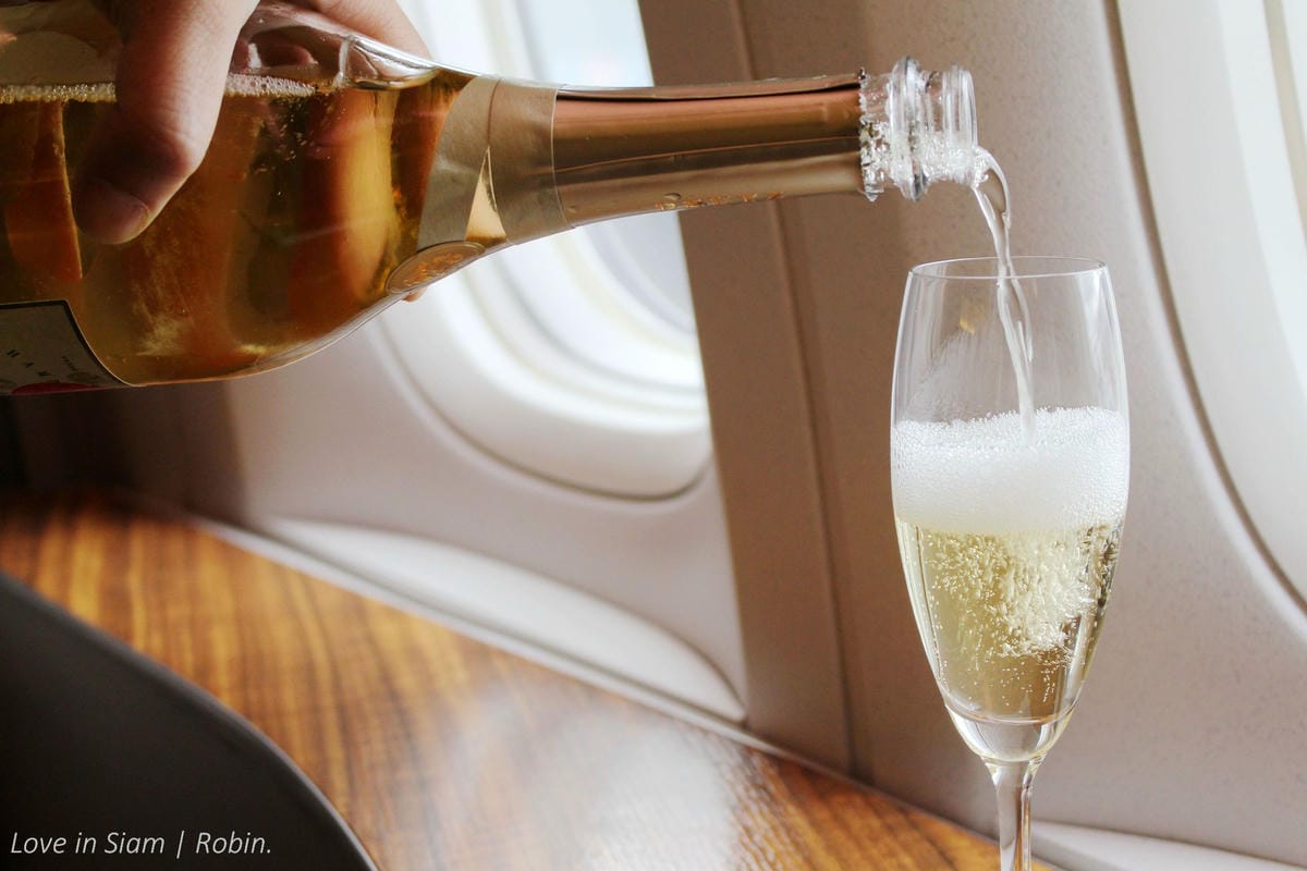 2016.05.27 國泰航空 CX701 香港-曼谷 77W頭等艙飛行記錄-詳盡服務、餐點介紹,帶你吃飽喝足躺著飛! - 第17張圖 2016.05.27 國泰航空 CX701 香港-曼谷 77W頭等艙飛行記錄-詳盡服務、餐點介紹,帶你吃飽喝足躺著飛!