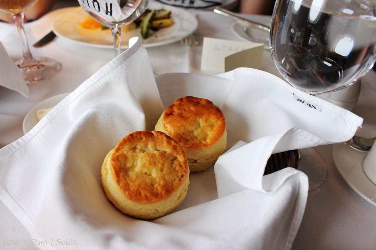 2016.05.27 國泰航空 CX701 香港-曼谷 77W頭等艙飛行記錄-詳盡服務、餐點介紹,帶你吃飽喝足躺著飛! - 第56張圖 2016.05.27 國泰航空 CX701 香港-曼谷 77W頭等艙飛行記錄-詳盡服務、餐點介紹,帶你吃飽喝足躺著飛!