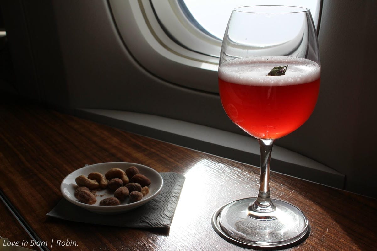 2016.05.27 國泰航空 CX701 香港-曼谷 77W頭等艙飛行記錄-詳盡服務、餐點介紹,帶你吃飽喝足躺著飛! - 第57張圖 2016.05.27 國泰航空 CX701 香港-曼谷 77W頭等艙飛行記錄-詳盡服務、餐點介紹,帶你吃飽喝足躺著飛!