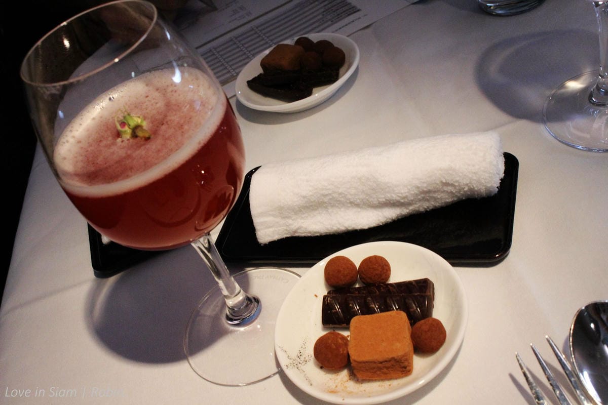 2016.05.27 國泰航空 CX701 香港-曼谷 77W頭等艙飛行記錄-詳盡服務、餐點介紹,帶你吃飽喝足躺著飛! - 第58張圖 2016.05.27 國泰航空 CX701 香港-曼谷 77W頭等艙飛行記錄-詳盡服務、餐點介紹,帶你吃飽喝足躺著飛!