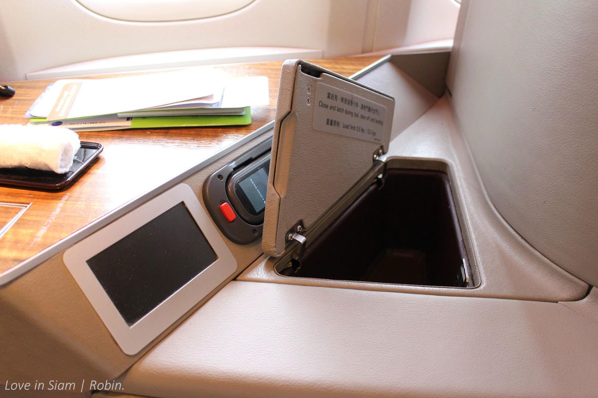 2016.05.27 國泰航空 CX701 香港-曼谷 77W頭等艙飛行記錄-詳盡服務、餐點介紹,帶你吃飽喝足躺著飛! - 第23張圖 2016.05.27 國泰航空 CX701 香港-曼谷 77W頭等艙飛行記錄-詳盡服務、餐點介紹,帶你吃飽喝足躺著飛!