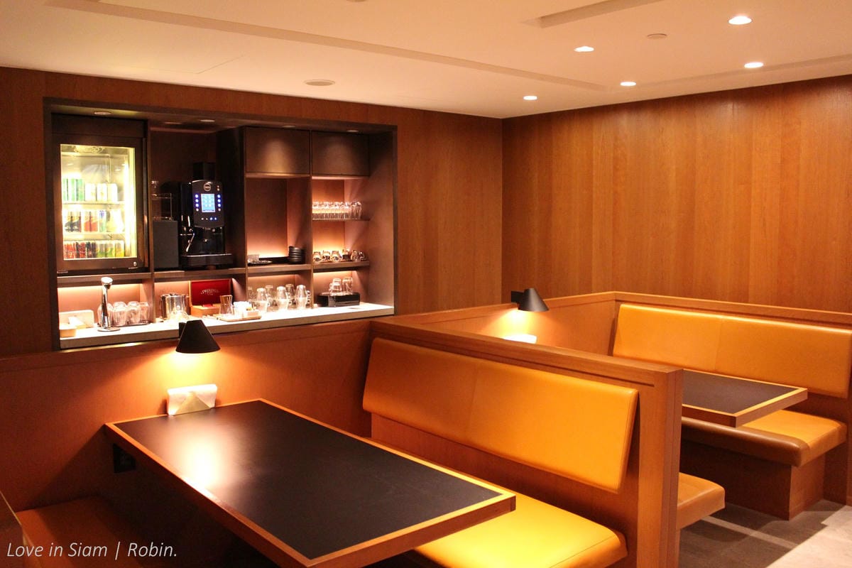 國泰航空曼谷貴賓室 -2015年全新開幕,現做麵點、特調飲料、沙發椅遠眺跑道,如家般舒適。 - 第34張圖 國泰航空曼谷貴賓室 -2015年全新開幕,現做麵點、特調飲料、沙發椅遠眺跑道,如家般舒適。