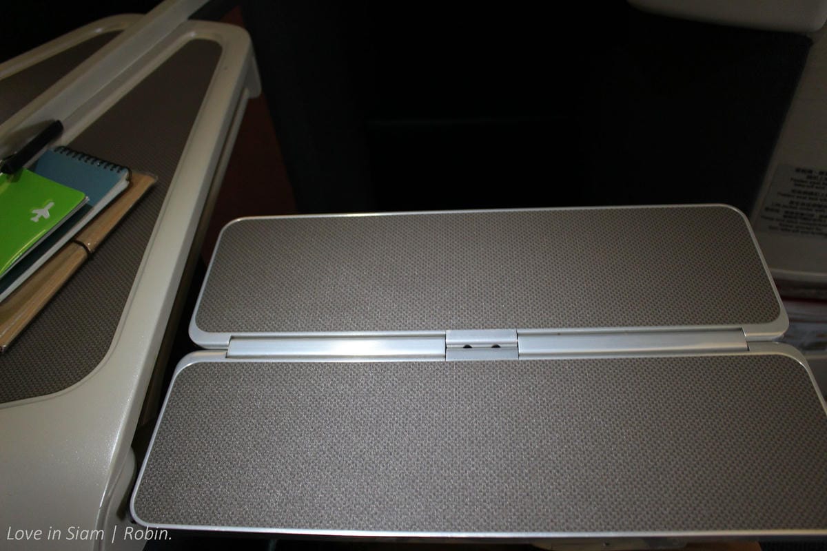 2016.05.31 國泰航空 CX700 曼谷-香港 商務艙飛行記錄-長程版反魚骨式A330、詳盡服務、餐點介紹! - 第31張圖 2016.05.31 國泰航空 CX700 曼谷-香港 商務艙飛行記錄-長程版反魚骨式A330、詳盡服務、餐點介紹!