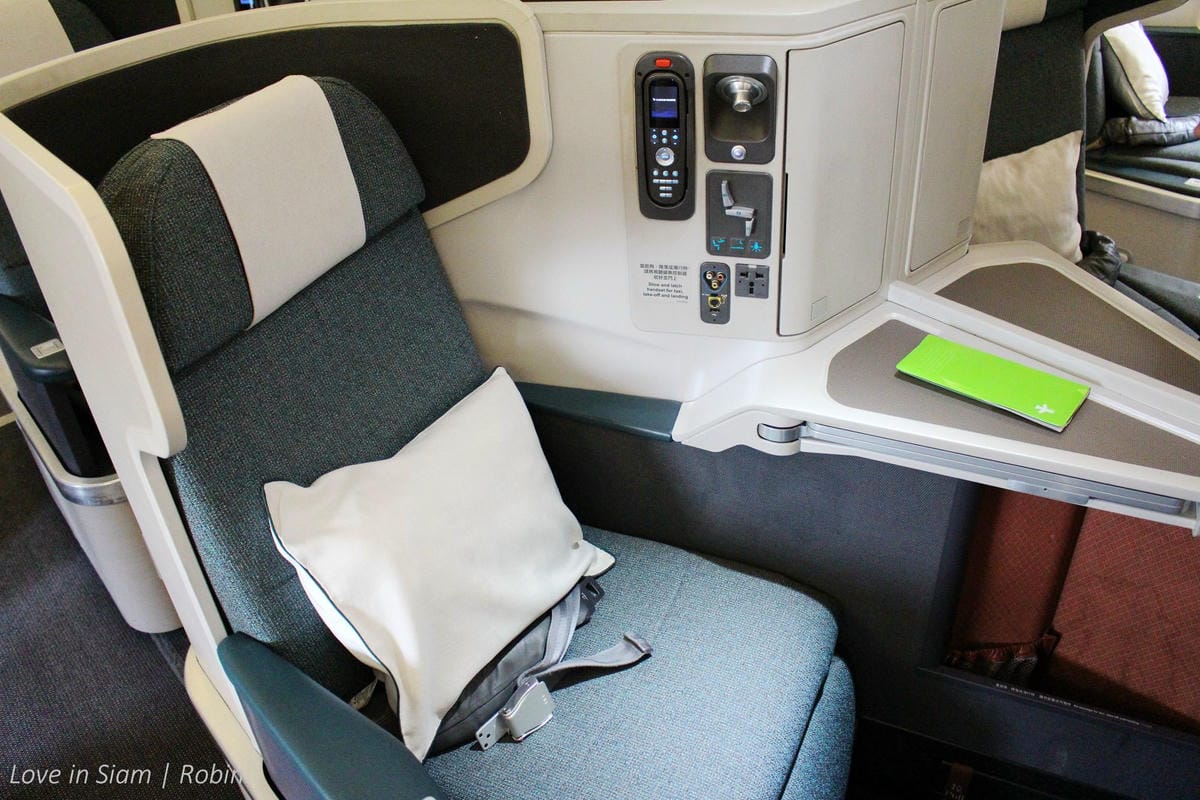 2016.05.31 國泰航空 CX700 曼谷-香港 商務艙飛行記錄-長程版反魚骨式A330、詳盡服務、餐點介紹! - 第14張圖 2016.05.31 國泰航空 CX700 曼谷-香港 商務艙飛行記錄-長程版反魚骨式A330、詳盡服務、餐點介紹!