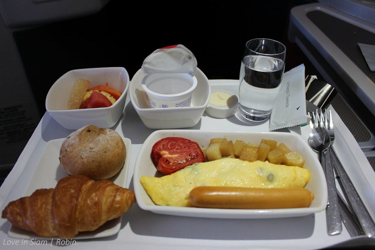 2016.05.31 國泰航空 CX700 曼谷-香港 商務艙飛行記錄-長程版反魚骨式A330、詳盡服務、餐點介紹! - 第50張圖 2016.05.31 國泰航空 CX700 曼谷-香港 商務艙飛行記錄-長程版反魚骨式A330、詳盡服務、餐點介紹!