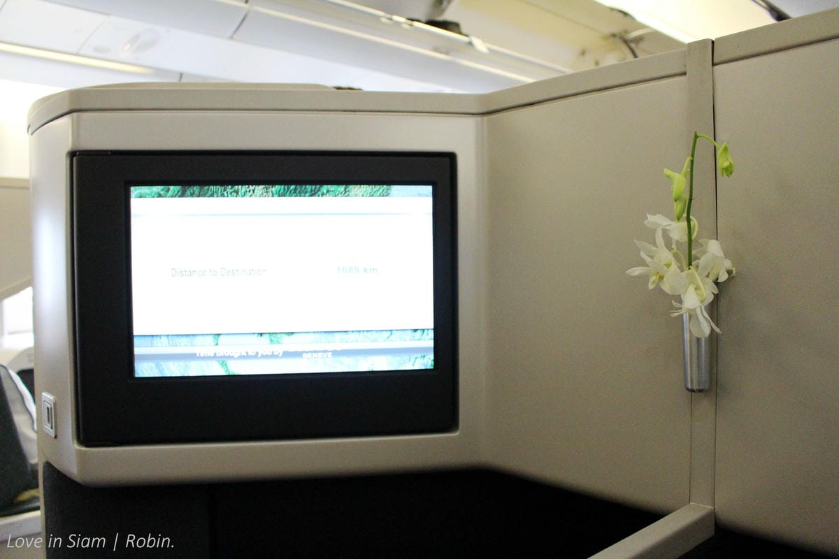 2016.05.31 國泰航空 CX700 曼谷-香港 商務艙飛行記錄-長程版反魚骨式A330、詳盡服務、餐點介紹! - 第24張圖 2016.05.31 國泰航空 CX700 曼谷-香港 商務艙飛行記錄-長程版反魚骨式A330、詳盡服務、餐點介紹!