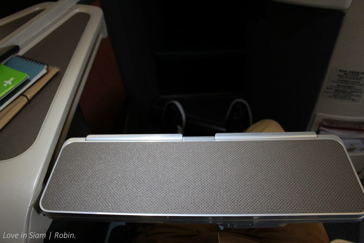 2016.05.31 國泰航空 CX700 曼谷-香港 商務艙飛行記錄-長程版反魚骨式A330、詳盡服務、餐點介紹! - 第30張圖 2016.05.31 國泰航空 CX700 曼谷-香港 商務艙飛行記錄-長程版反魚骨式A330、詳盡服務、餐點介紹!