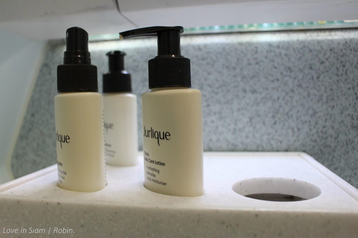 2016.05.31 國泰航空 CX700 曼谷-香港 商務艙飛行記錄-長程版反魚骨式A330、詳盡服務、餐點介紹! - 第52張圖 2016.05.31 國泰航空 CX700 曼谷-香港 商務艙飛行記錄-長程版反魚骨式A330、詳盡服務、餐點介紹!