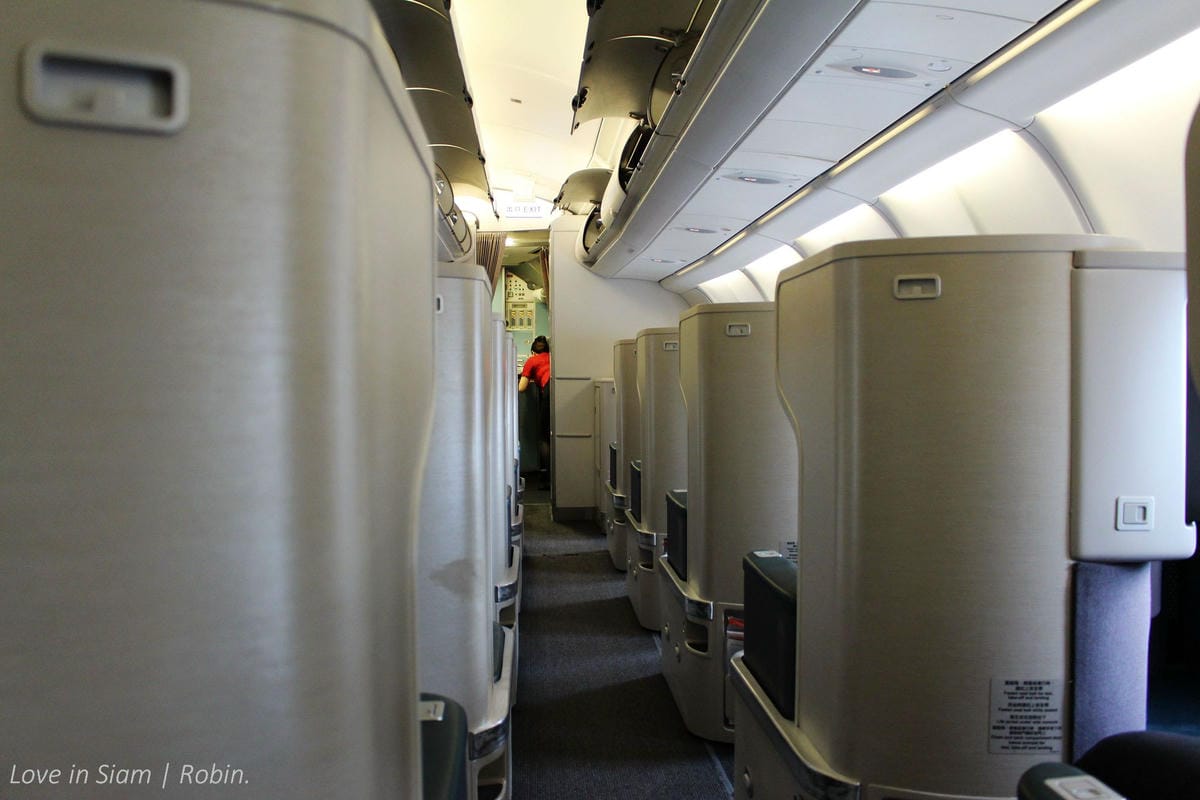 2016.05.31 國泰航空 CX700 曼谷-香港 商務艙飛行記錄-長程版反魚骨式A330、詳盡服務、餐點介紹! - 第32張圖 2016.05.31 國泰航空 CX700 曼谷-香港 商務艙飛行記錄-長程版反魚骨式A330、詳盡服務、餐點介紹!