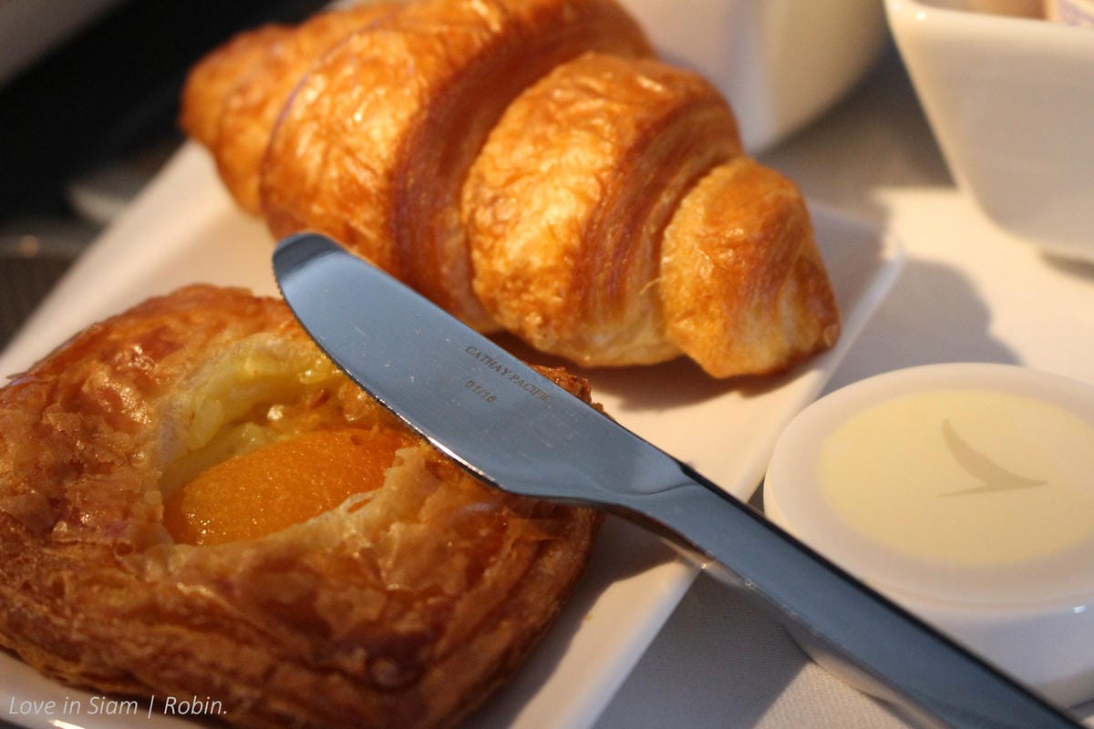 2016.05.31 國泰航空 CX700 曼谷-香港 商務艙飛行記錄-長程版反魚骨式A330、詳盡服務、餐點介紹! - 第46張圖 2016.05.31 國泰航空 CX700 曼谷-香港 商務艙飛行記錄-長程版反魚骨式A330、詳盡服務、餐點介紹!