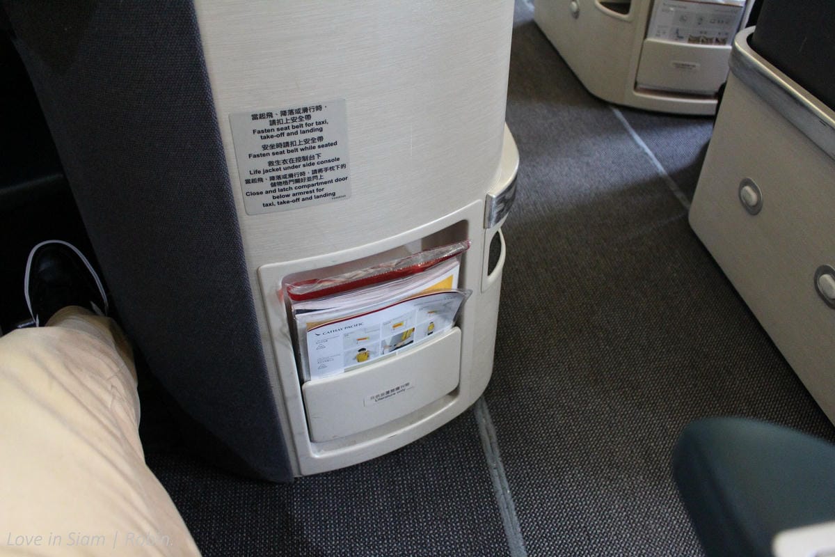 2016.05.31 國泰航空 CX700 曼谷-香港 商務艙飛行記錄-長程版反魚骨式A330、詳盡服務、餐點介紹! - 第23張圖 2016.05.31 國泰航空 CX700 曼谷-香港 商務艙飛行記錄-長程版反魚骨式A330、詳盡服務、餐點介紹!