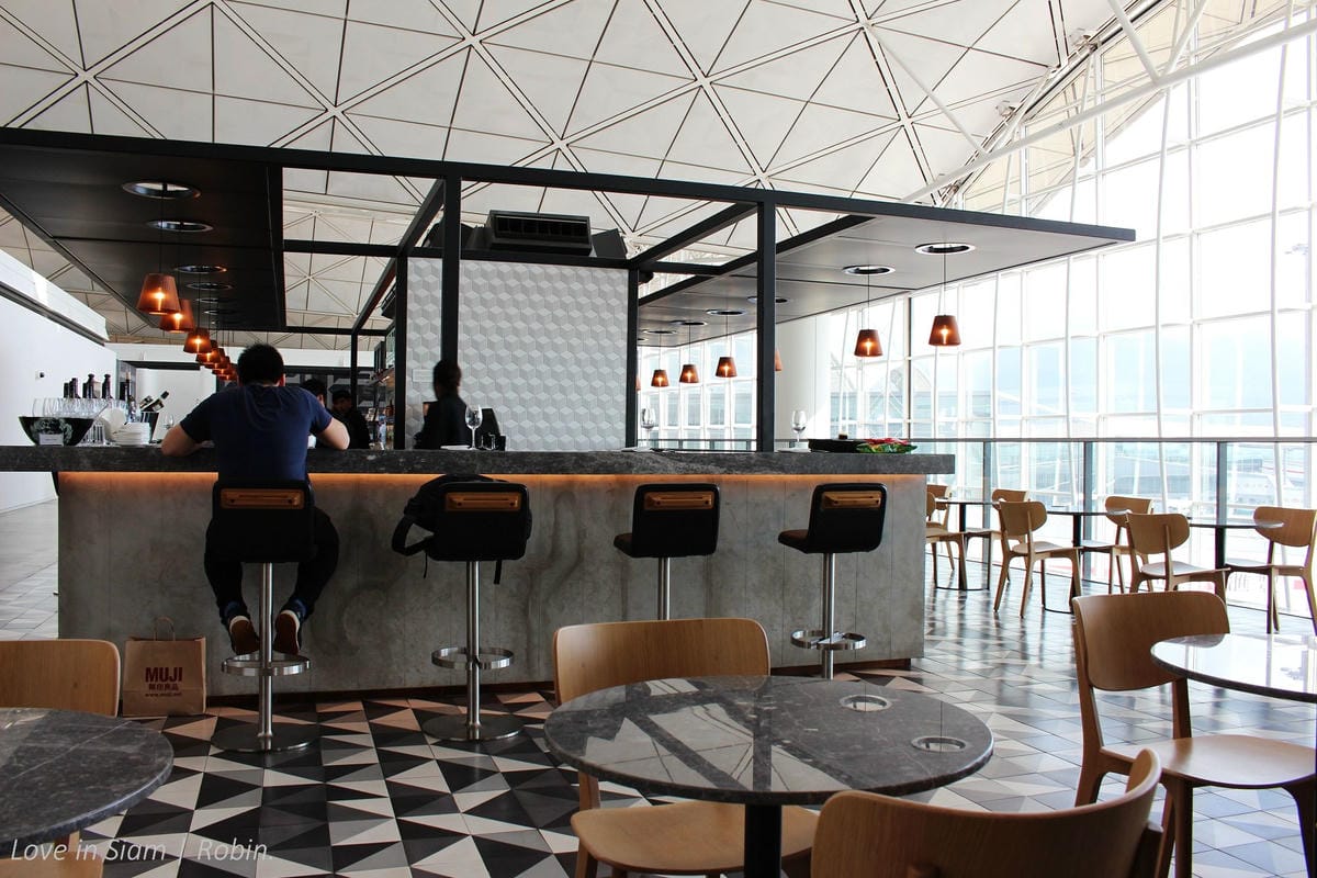 澳洲航空香港貴賓室 – 旗艦級水準,特色餐飲、寬敞環境、親切服務,寰宇一家香港商務貴賓室首選! - 第42張圖 澳洲航空香港貴賓室 – 旗艦級水準,特色餐飲、寬敞環境、親切服務,寰宇一家香港商務貴賓室首選!