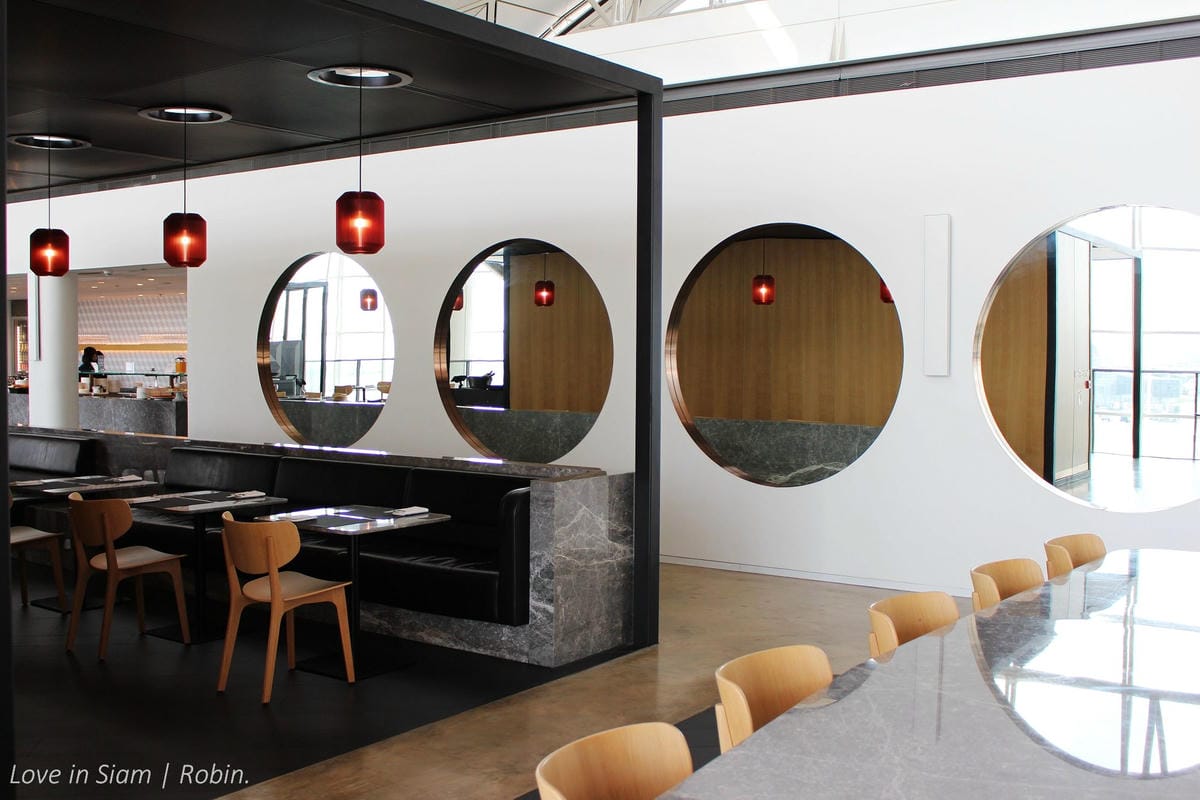 澳洲航空香港貴賓室 – 旗艦級水準，特色餐飲、寬敞環境、親切服務，寰宇一家香港商務貴賓室首選!