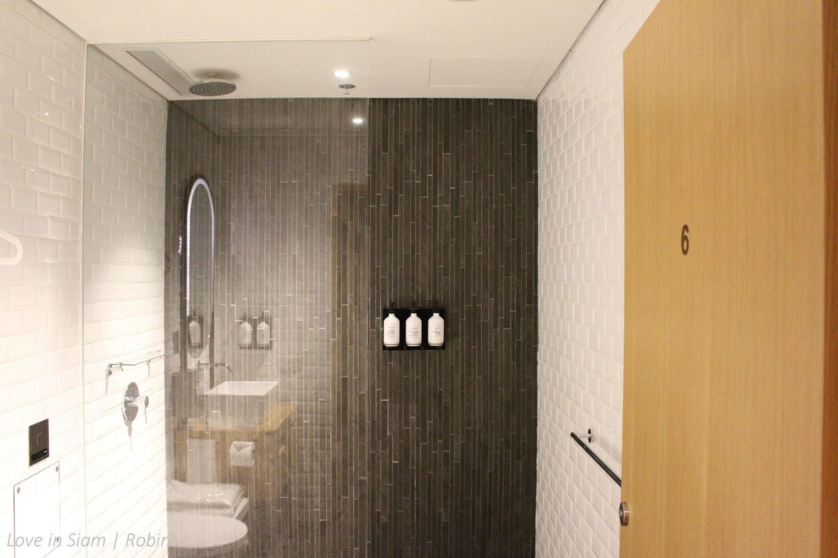 澳洲航空香港貴賓室 – 旗艦級水準,特色餐飲、寬敞環境、親切服務,寰宇一家香港商務貴賓室首選! - 第36張圖 澳洲航空香港貴賓室 – 旗艦級水準,特色餐飲、寬敞環境、親切服務,寰宇一家香港商務貴賓室首選!