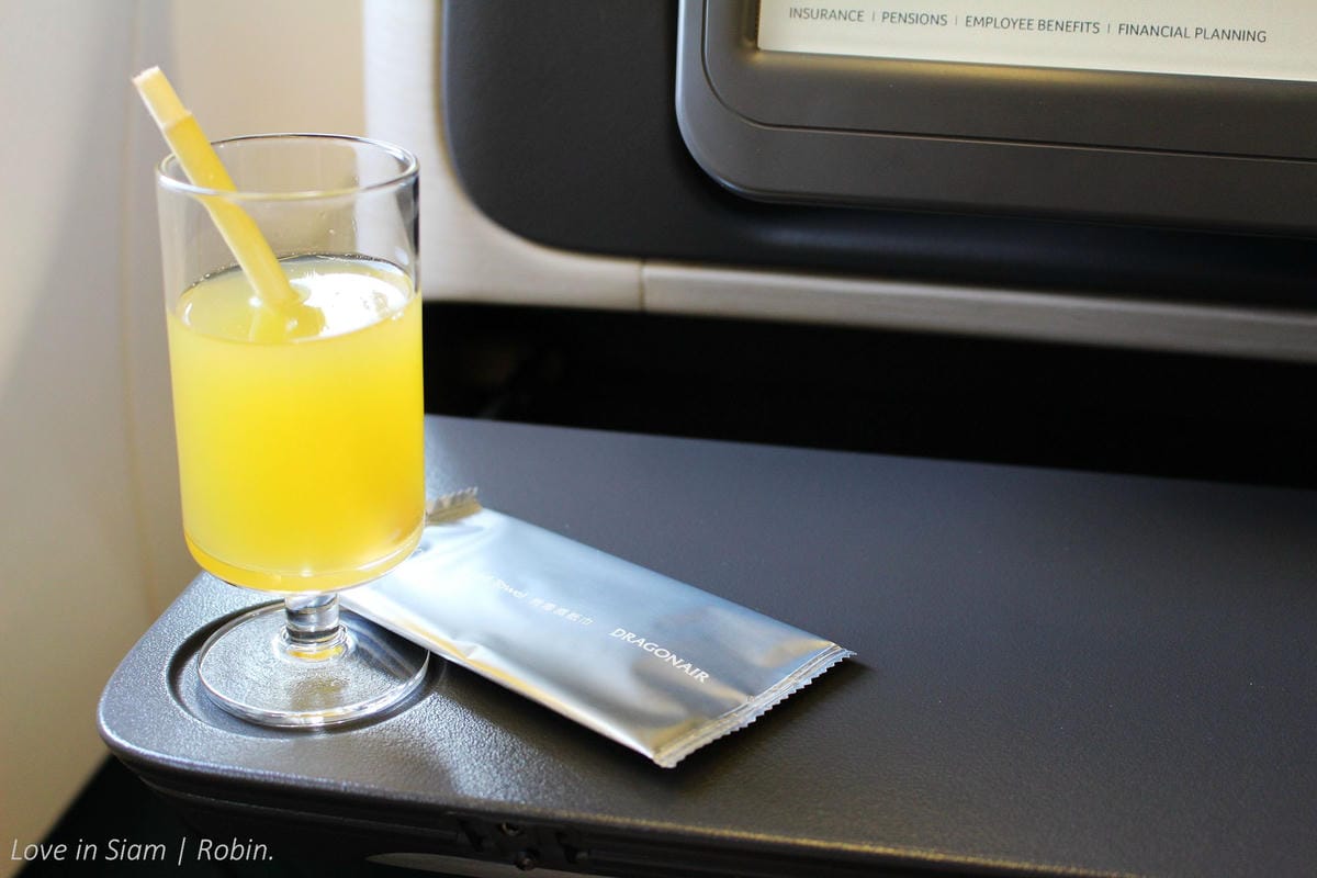 2016.05.31 港龍航空 KA482 香港-台北 A330商務艙飛行記錄-港龍初體驗,詳盡服務、餐點介紹! - 第19張圖 2016.05.31 港龍航空 KA482 香港-台北 A330商務艙飛行記錄-港龍初體驗,詳盡服務、餐點介紹!