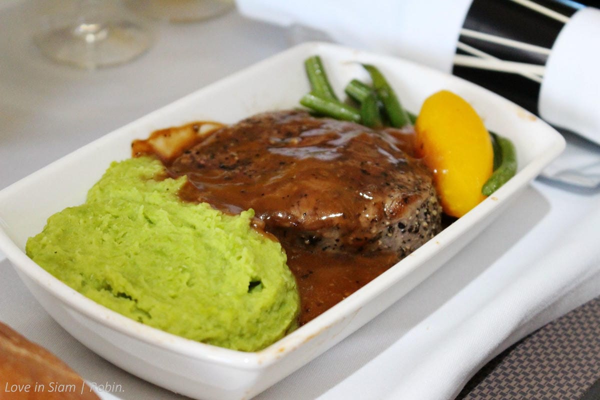 2016.05.31 港龍航空 KA482 香港-台北 A330商務艙飛行記錄-港龍初體驗,詳盡服務、餐點介紹! - 第44張圖 2016.05.31 港龍航空 KA482 香港-台北 A330商務艙飛行記錄-港龍初體驗,詳盡服務、餐點介紹!