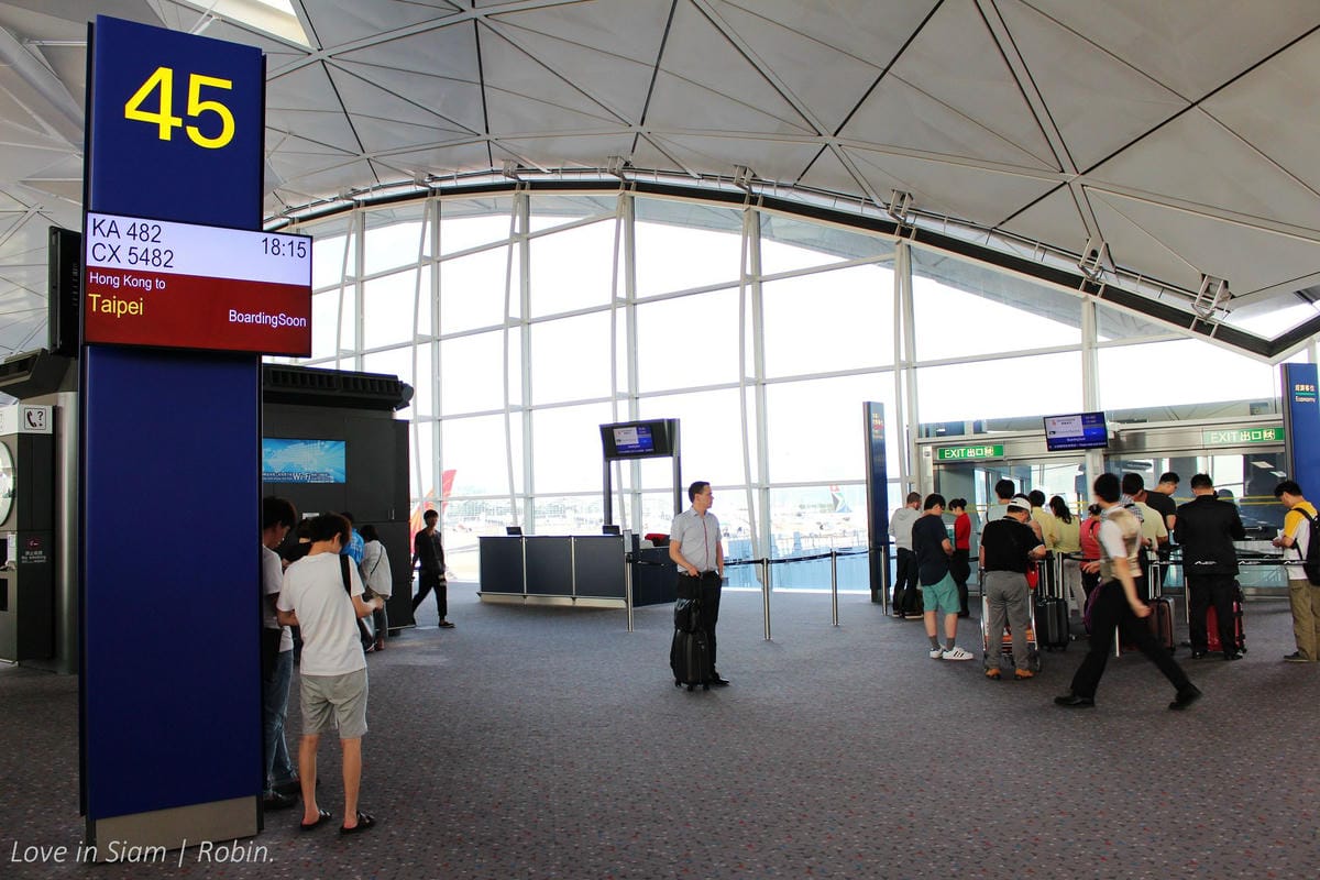 2016.05.31 港龍航空 KA482 香港-台北 A330商務艙飛行記錄-港龍初體驗,詳盡服務、餐點介紹! - 第2張圖 2016.05.31 港龍航空 KA482 香港-台北 A330商務艙飛行記錄-港龍初體驗,詳盡服務、餐點介紹!