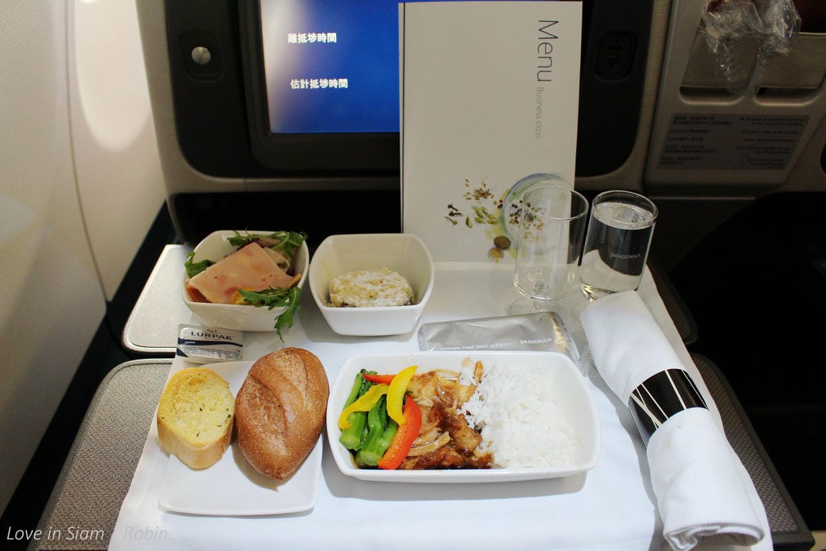 2016.05.31 港龍航空 KA482 香港-台北 A330商務艙飛行記錄-港龍初體驗,詳盡服務、餐點介紹! - 第48張圖 2016.05.31 港龍航空 KA482 香港-台北 A330商務艙飛行記錄-港龍初體驗,詳盡服務、餐點介紹!