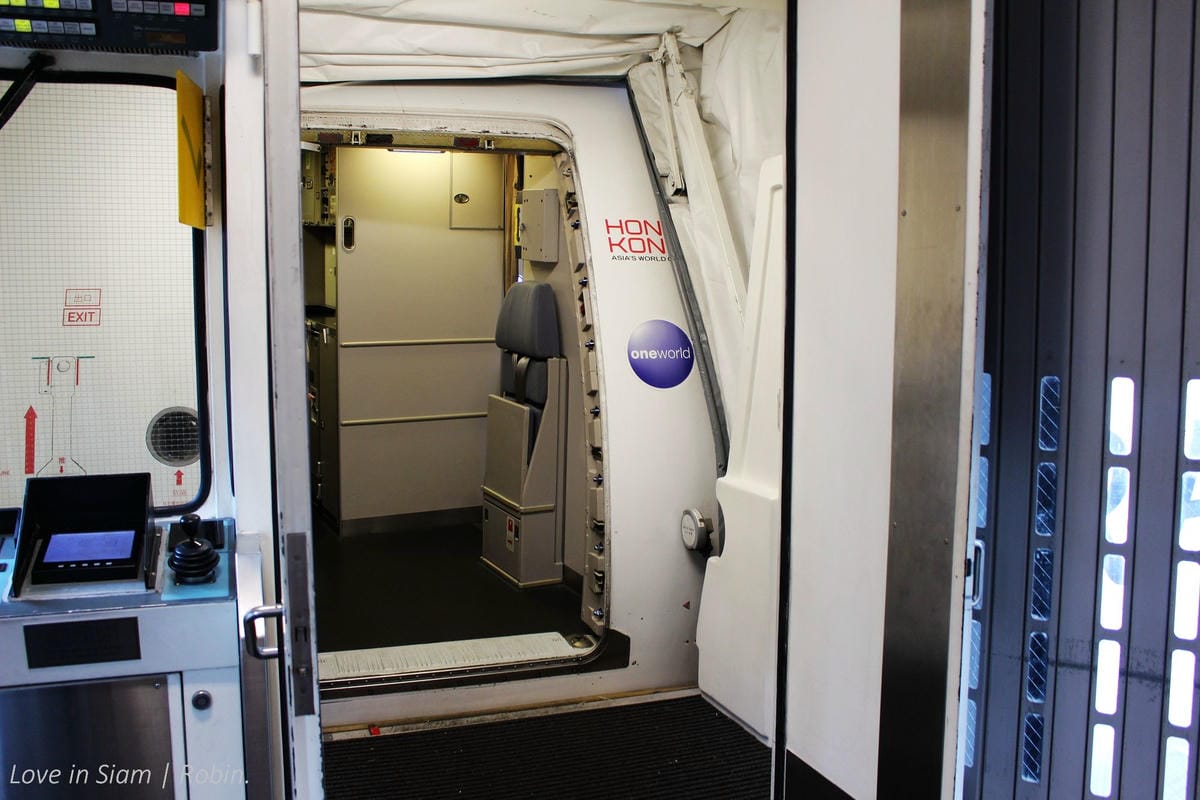 2016.05.31 港龍航空 KA482 香港-台北 A330商務艙飛行記錄-港龍初體驗,詳盡服務、餐點介紹! - 第4張圖 2016.05.31 港龍航空 KA482 香港-台北 A330商務艙飛行記錄-港龍初體驗,詳盡服務、餐點介紹!