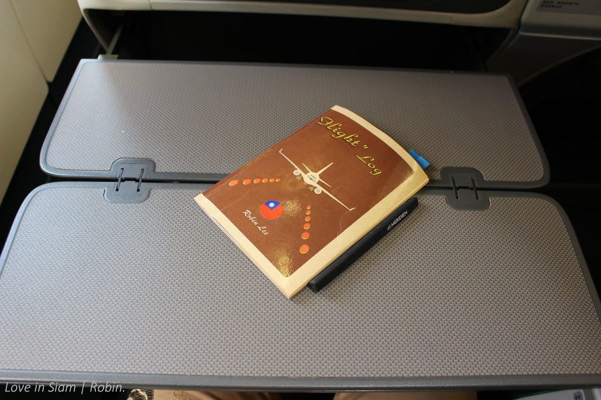 2016.05.31 港龍航空 KA482 香港-台北 A330商務艙飛行記錄-港龍初體驗,詳盡服務、餐點介紹! - 第20張圖 2016.05.31 港龍航空 KA482 香港-台北 A330商務艙飛行記錄-港龍初體驗,詳盡服務、餐點介紹!