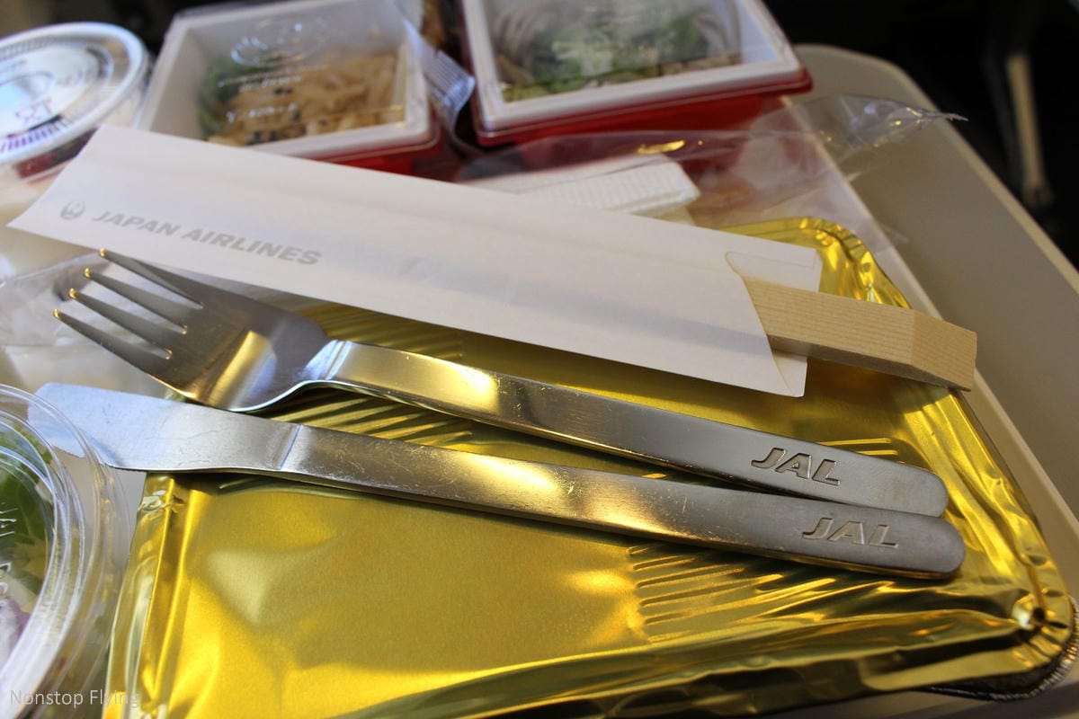 2017.04.13 日本航空JL814 桃園-關西 737飛行記錄-全機個人娛樂系統、精緻餐點、親切日式服務、大額度託運行李 - 第33張圖 2017.04.13 日本航空JL814 桃園-關西 737飛行記錄-全機個人娛樂系統、精緻餐點、親切日式服務、大額度託運行李
