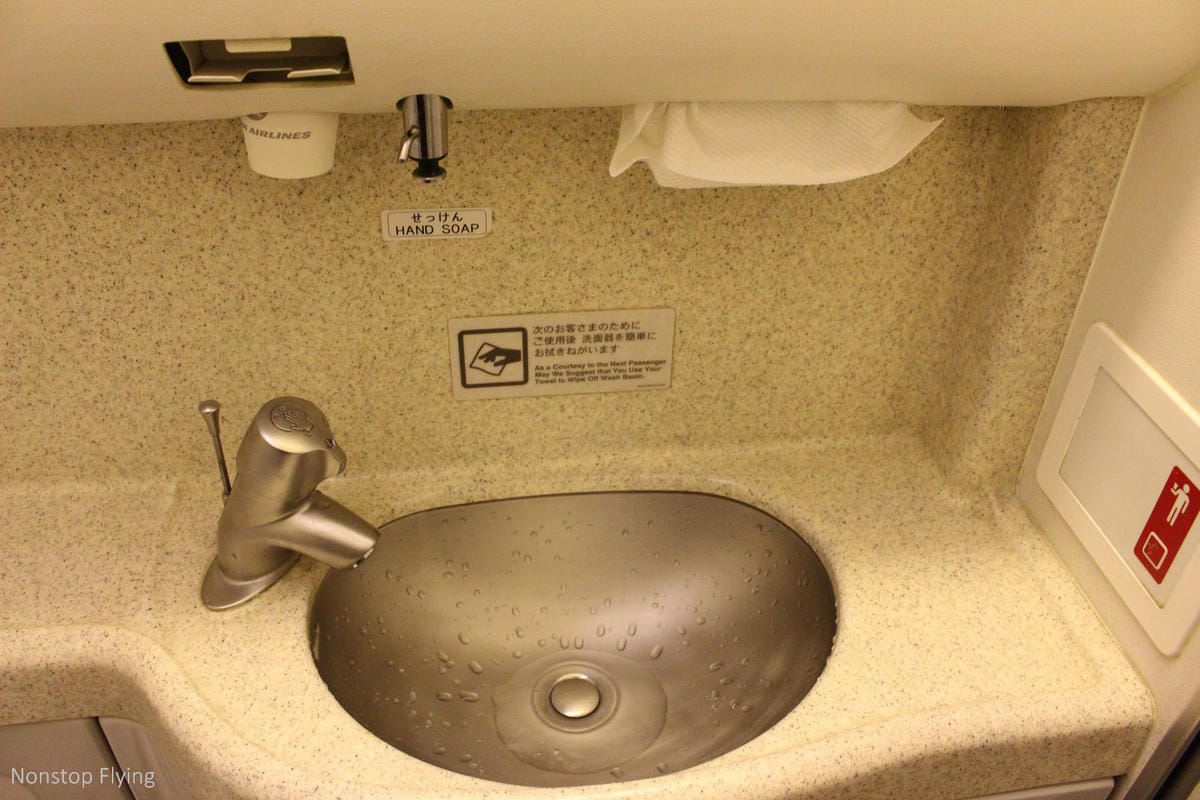 2017.04.13 日本航空JL814 桃園-關西 737飛行記錄-全機個人娛樂系統、精緻餐點、親切日式服務、大額度託運行李 - 第37張圖 2017.04.13 日本航空JL814 桃園-關西 737飛行記錄-全機個人娛樂系統、精緻餐點、親切日式服務、大額度託運行李