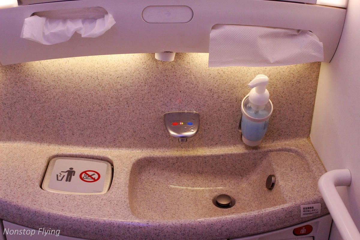 2017.04.19 日本航空JL809 成田-桃園 787飛行記錄:2-4-2獨家配置,北海道主題餐點,組員熱情服務! - 第58張圖 2017.04.19 日本航空JL809 成田-桃園 787飛行記錄:2-4-2獨家配置,北海道主題餐點,組員熱情服務!