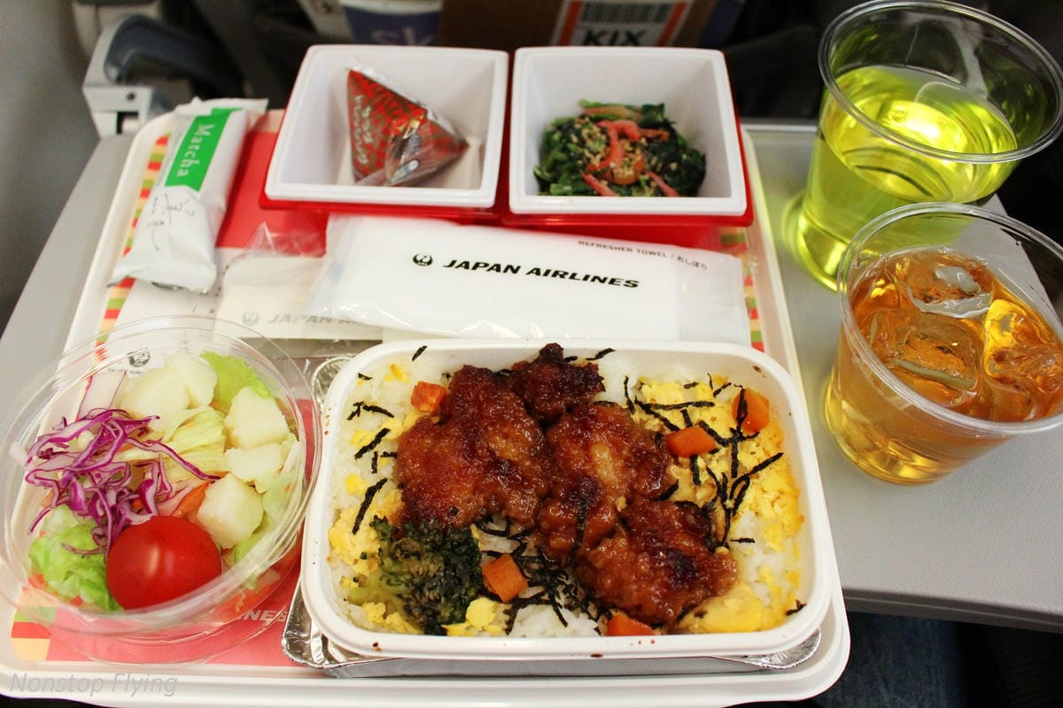 2017.04.19 日本航空JL809 成田-桃園 787飛行記錄:2-4-2獨家配置,北海道主題餐點,組員熱情服務! - 第52張圖 2017.04.19 日本航空JL809 成田-桃園 787飛行記錄:2-4-2獨家配置,北海道主題餐點,組員熱情服務!