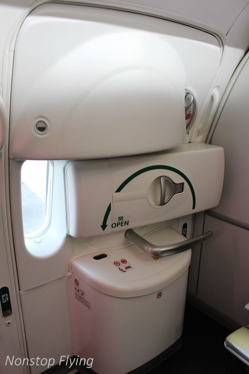 2017.04.19 日本航空JL809 成田-桃園 787飛行記錄:2-4-2獨家配置,北海道主題餐點,組員熱情服務! - 第18張圖 2017.04.19 日本航空JL809 成田-桃園 787飛行記錄:2-4-2獨家配置,北海道主題餐點,組員熱情服務!