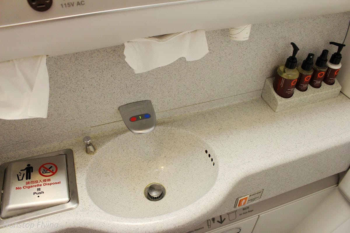 2017.05.07 長榮航空 BR807 桃園TPE-澳門MFM 飛行記錄 -波音777菁英艙座位! - 第59張圖 2017.05.07 長榮航空 BR807 桃園TPE-澳門MFM 飛行記錄 -波音777菁英艙座位!