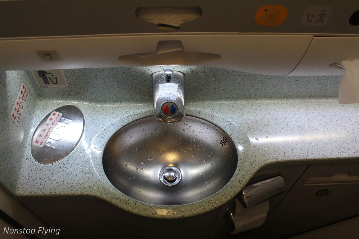 2017.05.12 長榮航空 BR858 香港HKG-桃園TPE 飛行記錄 -巧遇酷企鵝郊遊機! - 第71張圖 2017.05.12 長榮航空 BR858 香港HKG-桃園TPE 飛行記錄 -巧遇酷企鵝郊遊機!