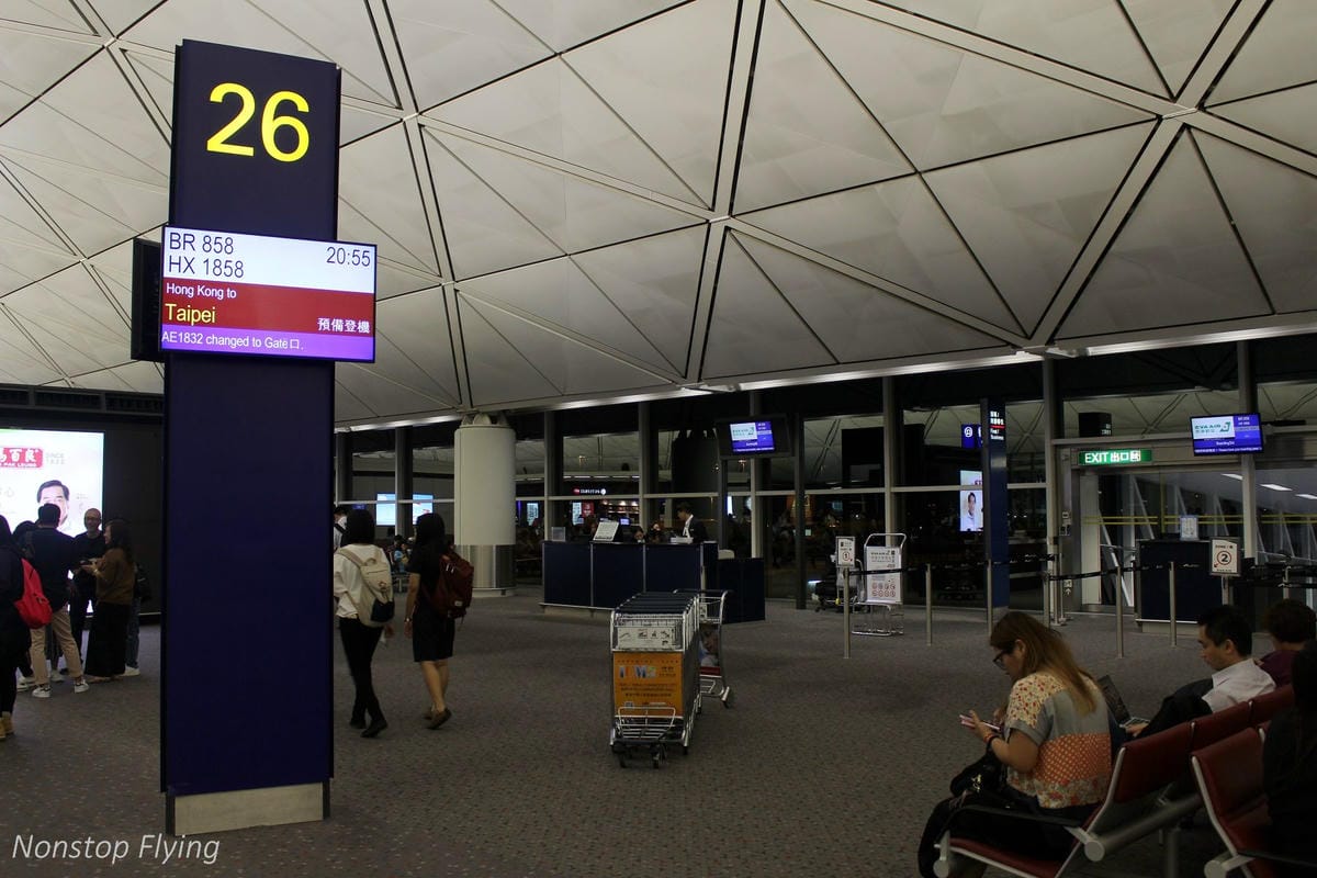 2017.05.12 長榮航空 BR858 香港HKG-桃園TPE 飛行記錄 -巧遇酷企鵝郊遊機! - 第45張圖 2017.05.12 長榮航空 BR858 香港HKG-桃園TPE 飛行記錄 -巧遇酷企鵝郊遊機!