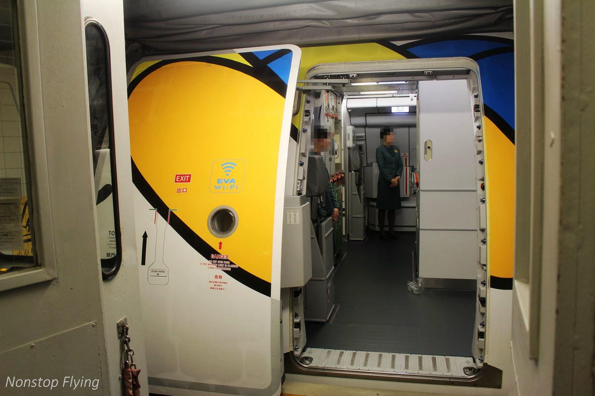 2017.05.12 長榮航空 BR858 香港HKG-桃園TPE 飛行記錄 -巧遇酷企鵝郊遊機! - 第78張圖 2017.05.12 長榮航空 BR858 香港HKG-桃園TPE 飛行記錄 -巧遇酷企鵝郊遊機!