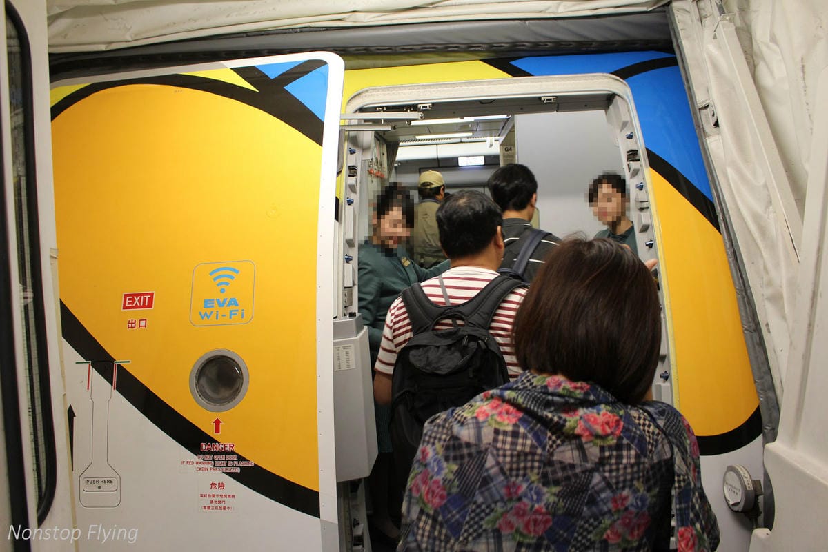 2017.05.12 長榮航空 BR858 香港HKG-桃園TPE 飛行記錄 -巧遇酷企鵝郊遊機! - 第48張圖 2017.05.12 長榮航空 BR858 香港HKG-桃園TPE 飛行記錄 -巧遇酷企鵝郊遊機!