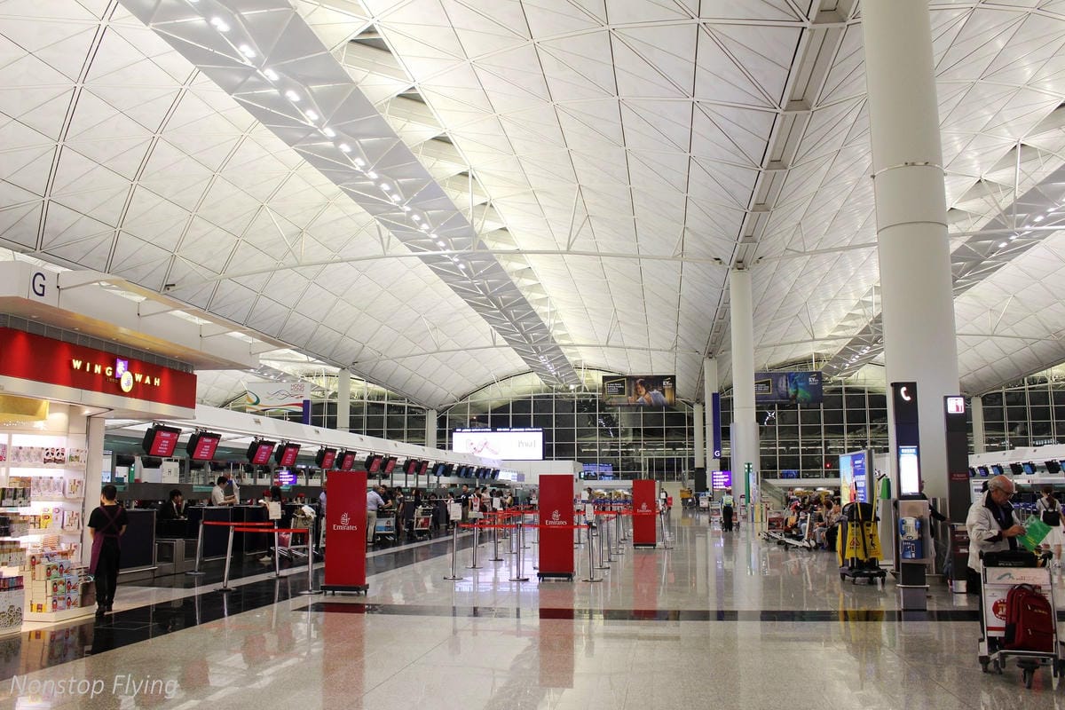 2017.05.12 長榮航空 BR858 香港HKG-桃園TPE 飛行記錄 -巧遇酷企鵝郊遊機!