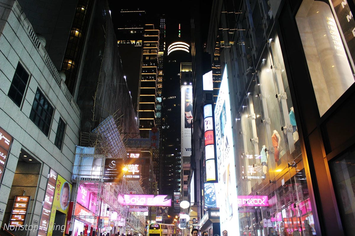 【香港遊記】鰂魚涌海山樓(怪獸大廈)、北角雞蛋仔、油街實現、太平山百萬夜景、翠華餐廳 - 第52張圖 【香港遊記】鰂魚涌海山樓(怪獸大廈)、北角雞蛋仔、油街實現、太平山百萬夜景、翠華餐廳