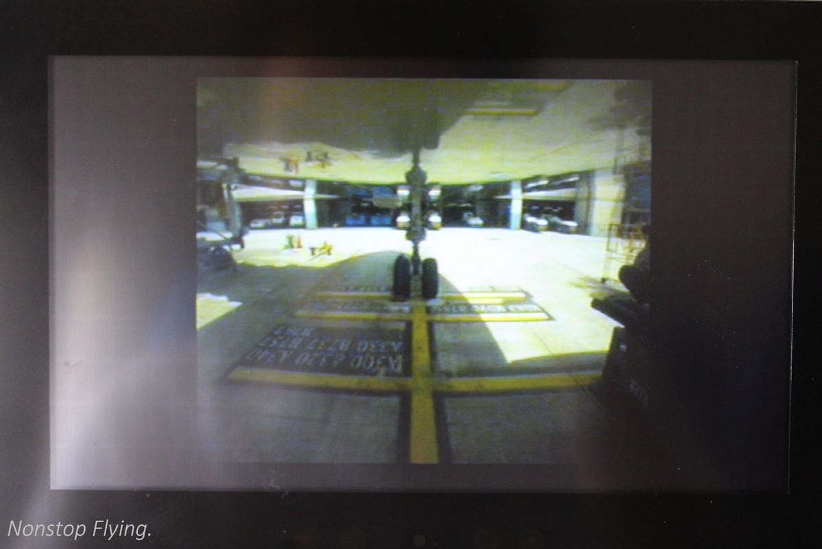 2017.06.24 國泰航空 CX469 台北TPE-香港HKG 飛行記錄 (777-300ER經濟艙) - 第36張圖 2017.06.24 國泰航空 CX469 台北TPE-香港HKG 飛行記錄 (777-300ER經濟艙)