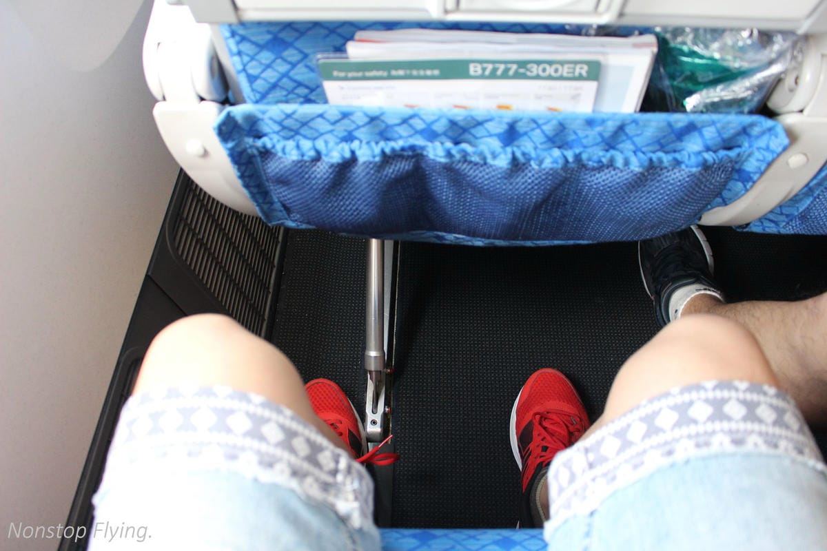 2017.06.24 國泰航空 CX469 台北TPE-香港HKG 飛行記錄 (777-300ER經濟艙) - 第27張圖 2017.06.24 國泰航空 CX469 台北TPE-香港HKG 飛行記錄 (777-300ER經濟艙)