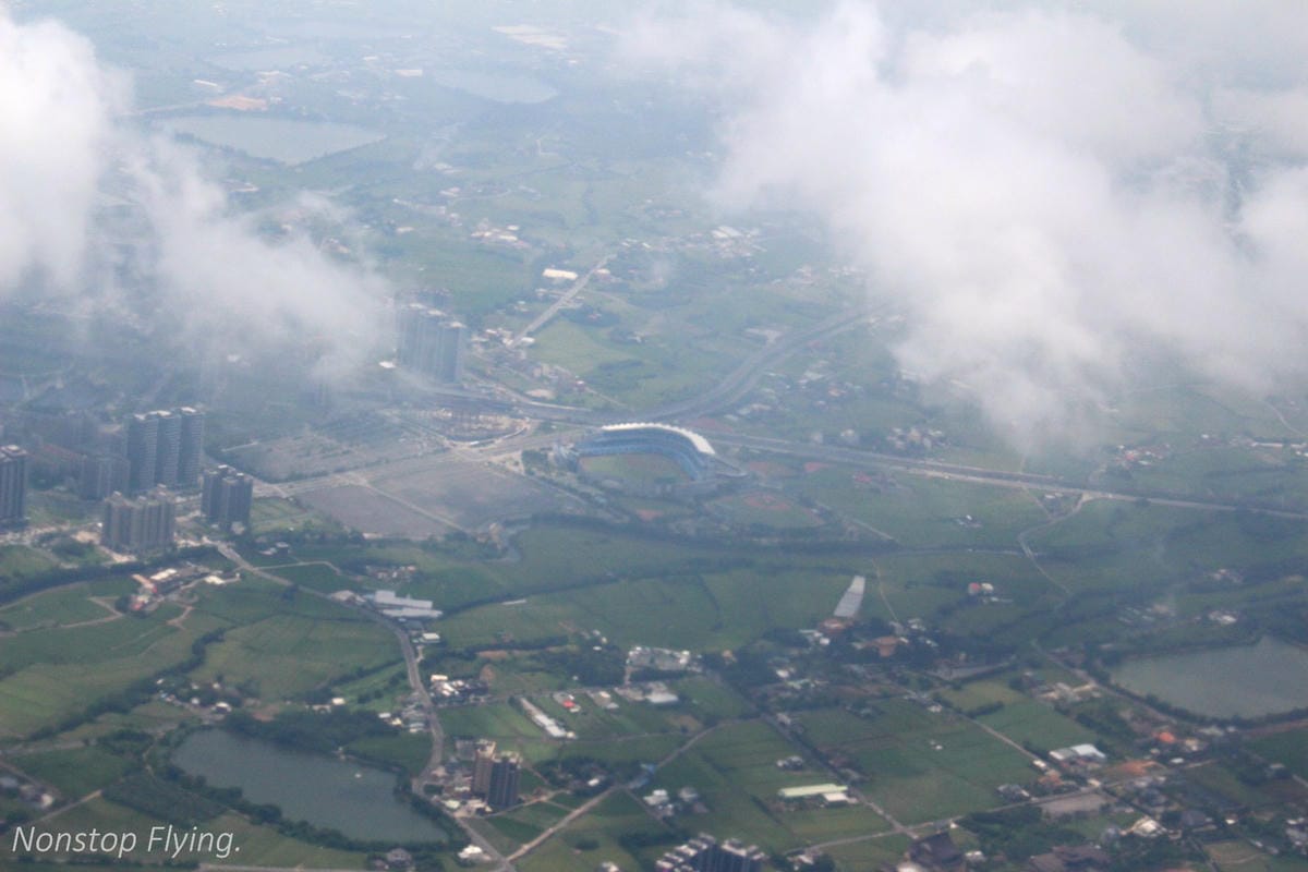 2017.06.24 國泰航空 CX469 台北TPE-香港HKG 飛行記錄 (777-300ER經濟艙) - 第49張圖 2017.06.24 國泰航空 CX469 台北TPE-香港HKG 飛行記錄 (777-300ER經濟艙)