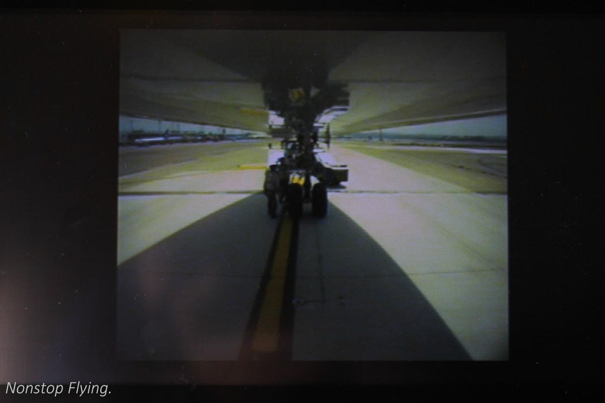 2017.06.24 國泰航空 CX469 台北TPE-香港HKG 飛行記錄 (777-300ER經濟艙) - 第41張圖 2017.06.24 國泰航空 CX469 台北TPE-香港HKG 飛行記錄 (777-300ER經濟艙)