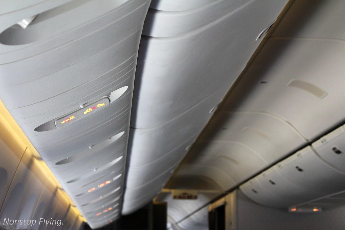 2017.06.24 國泰航空 CX469 台北TPE-香港HKG 飛行記錄 (777-300ER經濟艙) - 第37張圖 2017.06.24 國泰航空 CX469 台北TPE-香港HKG 飛行記錄 (777-300ER經濟艙)