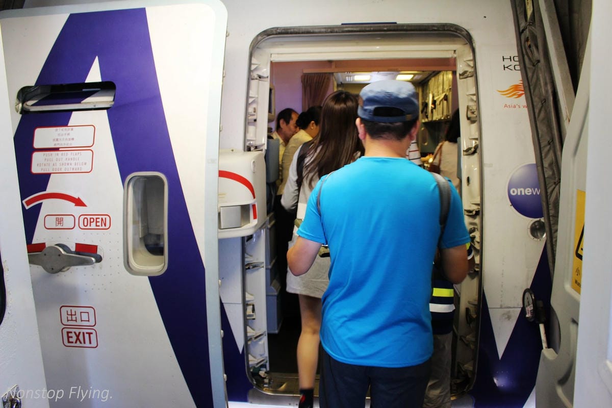 2017.06.24 國泰航空 CX469 台北TPE-香港HKG 飛行記錄 (777-300ER經濟艙) - 第22張圖 2017.06.24 國泰航空 CX469 台北TPE-香港HKG 飛行記錄 (777-300ER經濟艙)