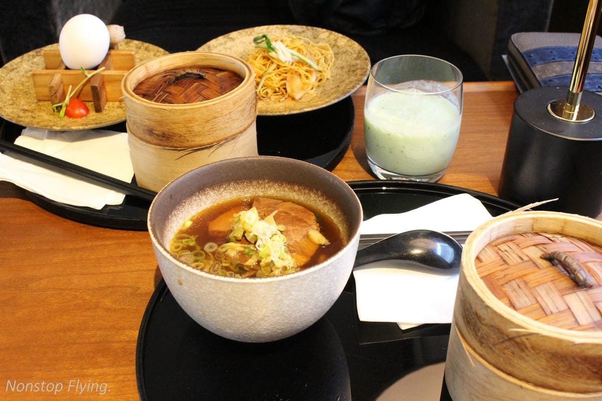 2017.06.24 國泰航空 CX469 台北TPE-香港HKG 飛行記錄 (777-300ER經濟艙) - 第17張圖 2017.06.24 國泰航空 CX469 台北TPE-香港HKG 飛行記錄 (777-300ER經濟艙)