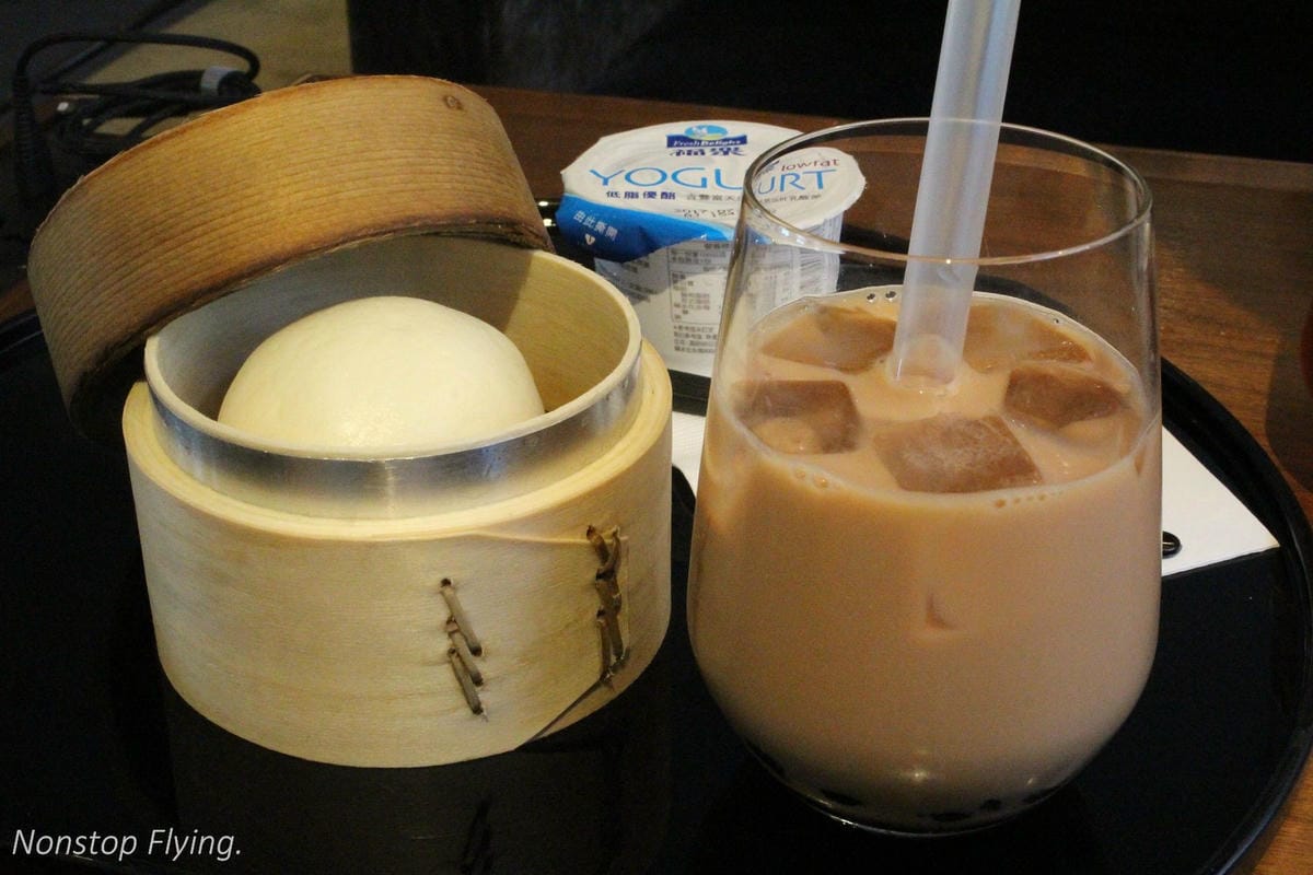 2017.06.24 國泰航空 CX469 台北TPE-香港HKG 飛行記錄 (777-300ER經濟艙) - 第19張圖 2017.06.24 國泰航空 CX469 台北TPE-香港HKG 飛行記錄 (777-300ER經濟艙)